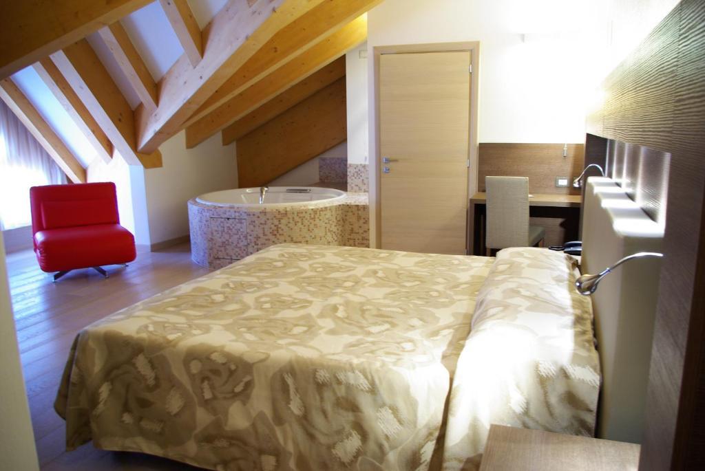 Grand Hotel Miramonti Passo del Tonale Room photo
