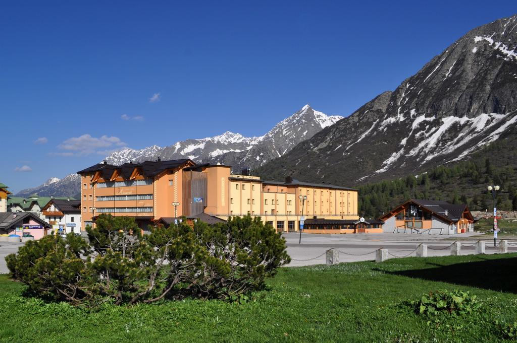 Grand Hotel Miramonti Passo del Tonale Exterior photo